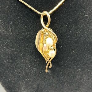 Vintage Lado Biles 14GS Gold Shell Pearl Pendant Necklace